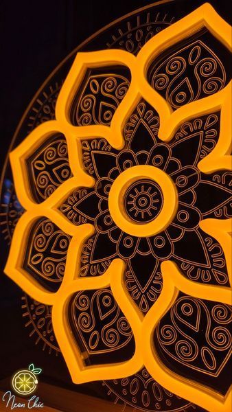Настільний неоновий світильник Мандала 28х30см з сенсором Золотистий нічн.мандала фото